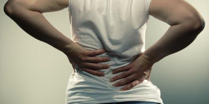 DOLOR LUMBAR CRÓNICO INESPECÍFICO BASADO EN LA SENSIBILIZACIÓN CENTRAL Y EFECTOS TERAPÉUTICOS DE LA TERAPIA MANUAL